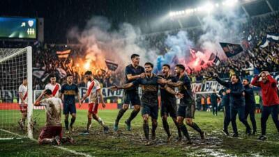 Equipo de futbol celebrando en un estadio repleto